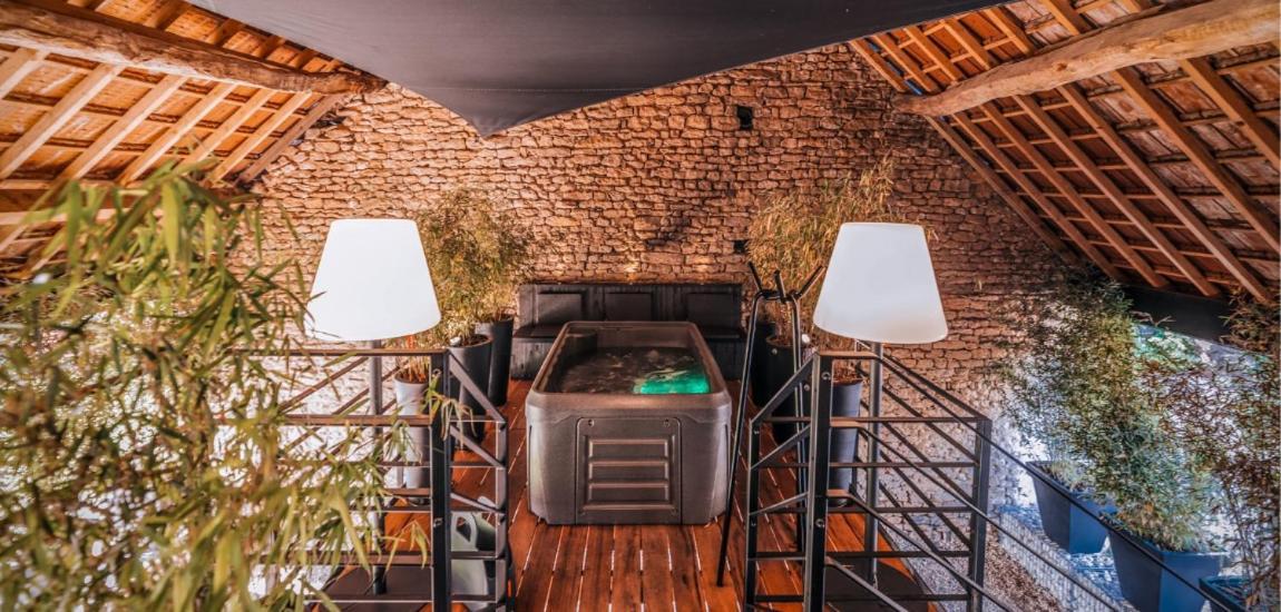 Le Studio Des Pres Verts Suite Design Avec Jacuzzi Privatif Jouey Ngoại thất bức ảnh